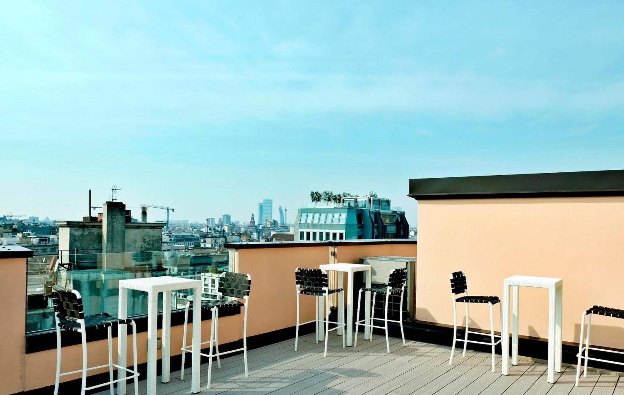 San Babila Central Tower With Panoramic Terrace Overlooking Duomo By Rentopolis Milan Exterior photo